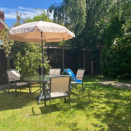 Chichester Retreat House With Free Parking Esterno foto