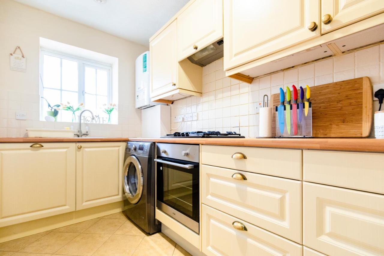 Chichester Retreat House With Free Parking Esterno foto