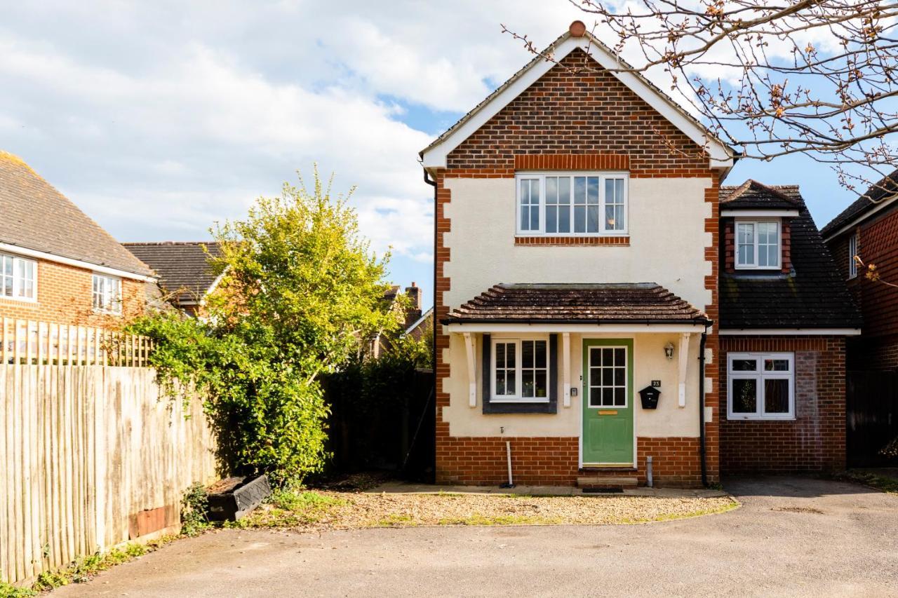 Chichester Retreat House With Free Parking Esterno foto