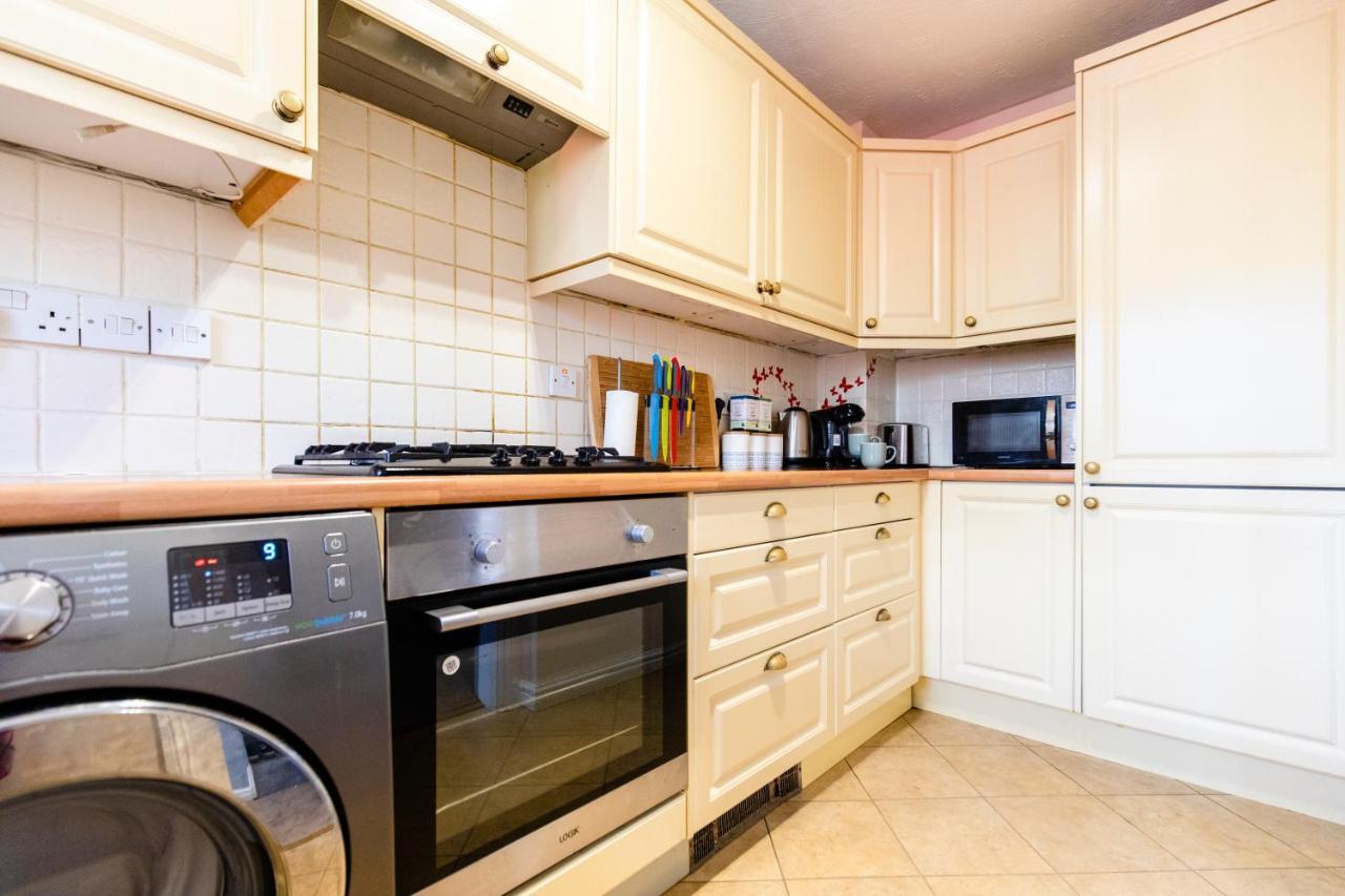 Chichester Retreat House With Free Parking Esterno foto