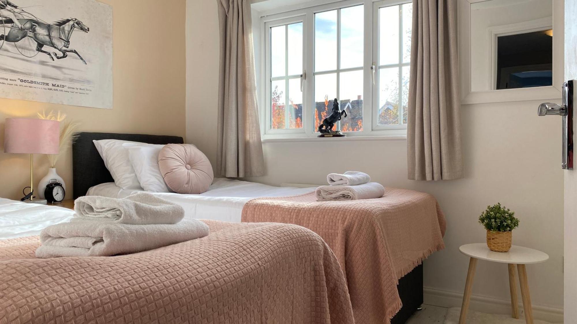 Chichester Retreat House With Free Parking Esterno foto