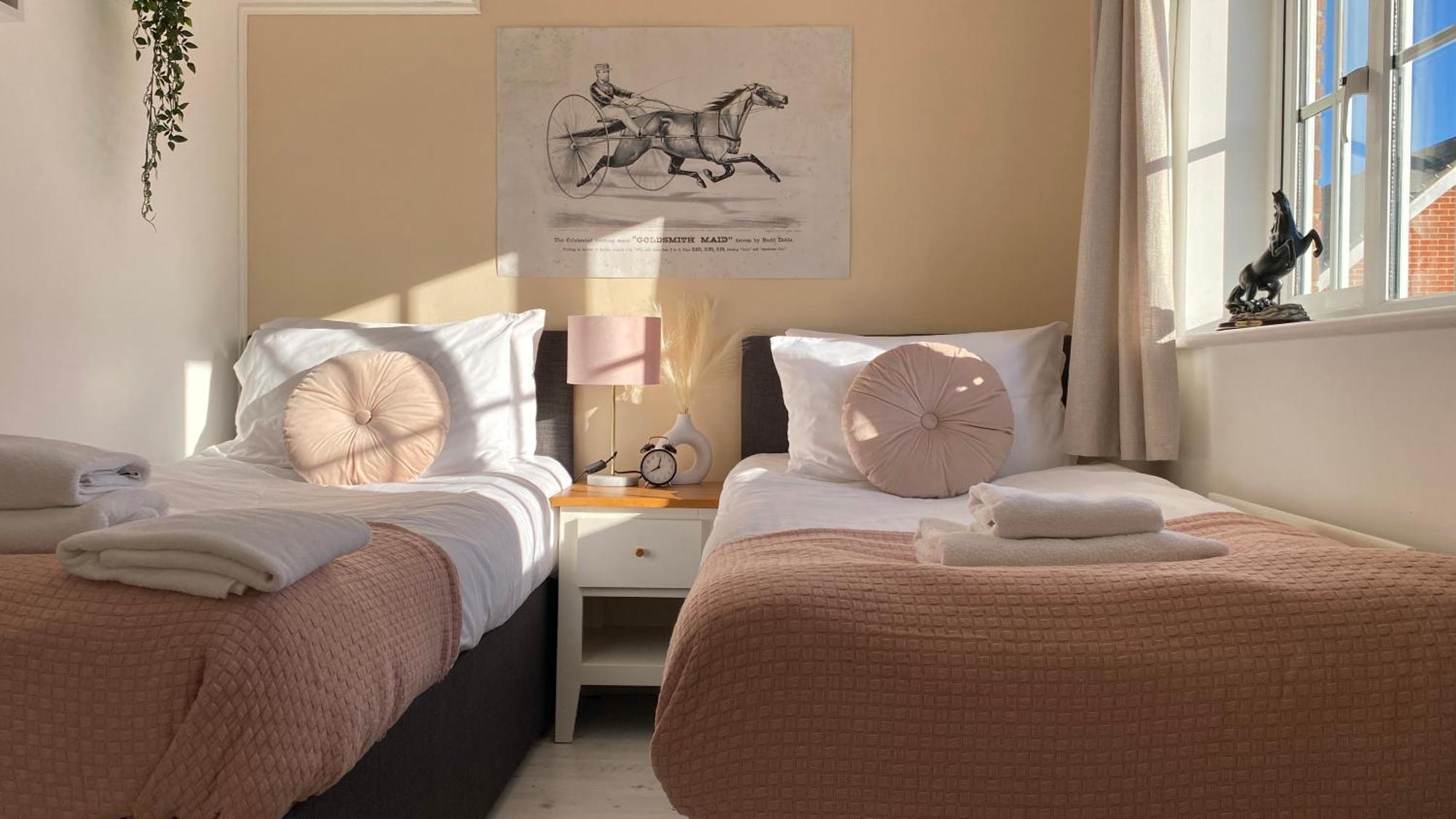 Chichester Retreat House With Free Parking Esterno foto