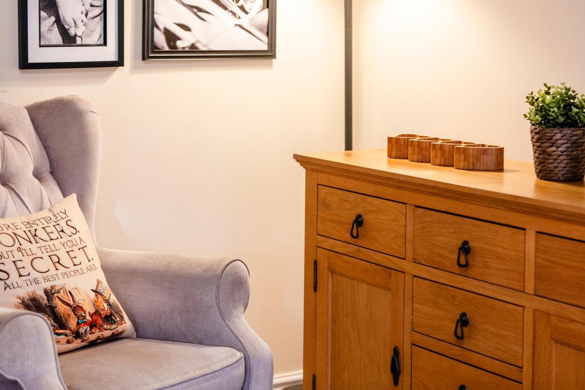 Chichester Retreat House With Free Parking Esterno foto