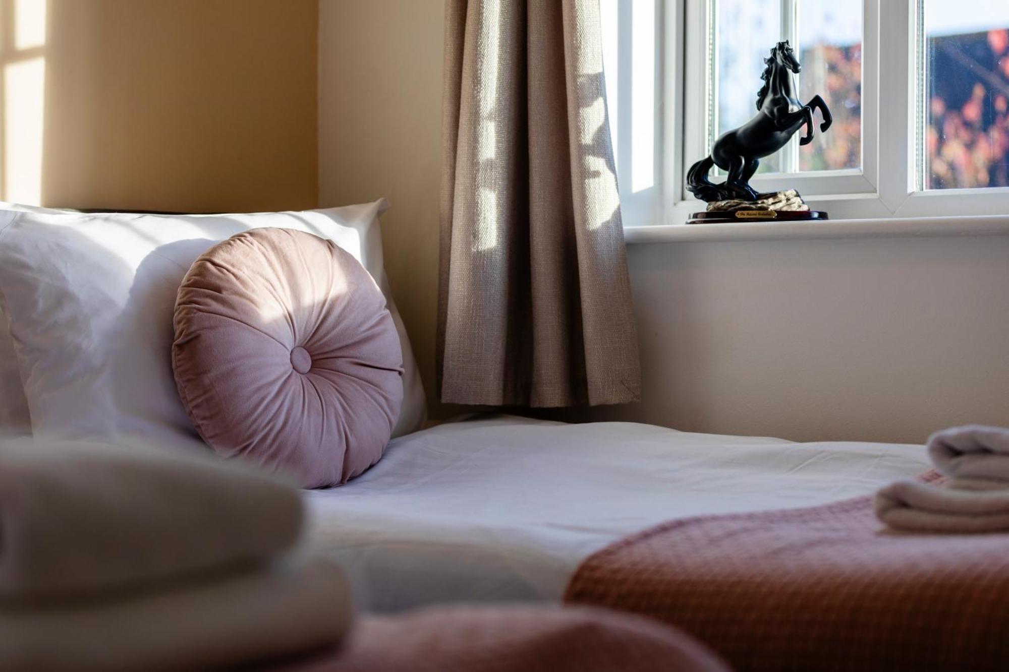 Chichester Retreat House With Free Parking Esterno foto