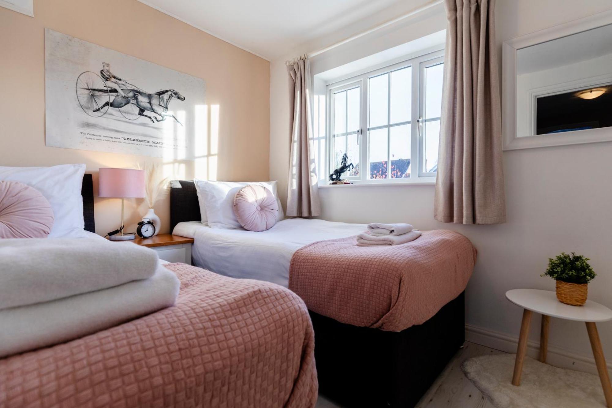 Chichester Retreat House With Free Parking Esterno foto
